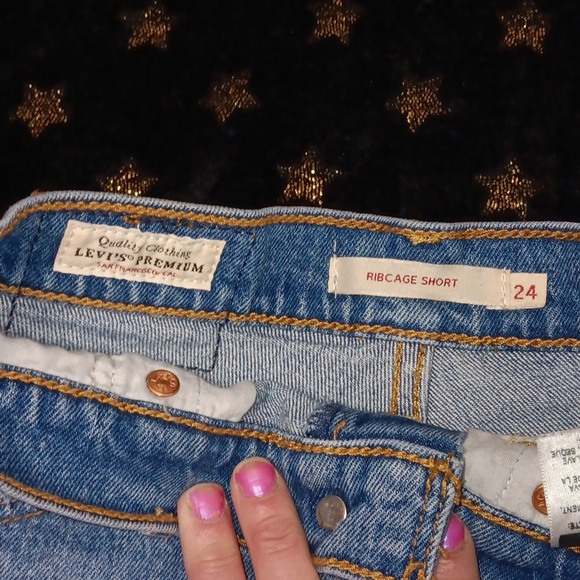 Women's Levi Jean shorts size 24 - Picture 3 of 3